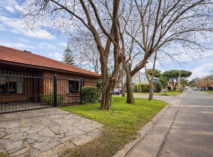 Casa · 108m² · 4 Ambientes · 2 Cocheras