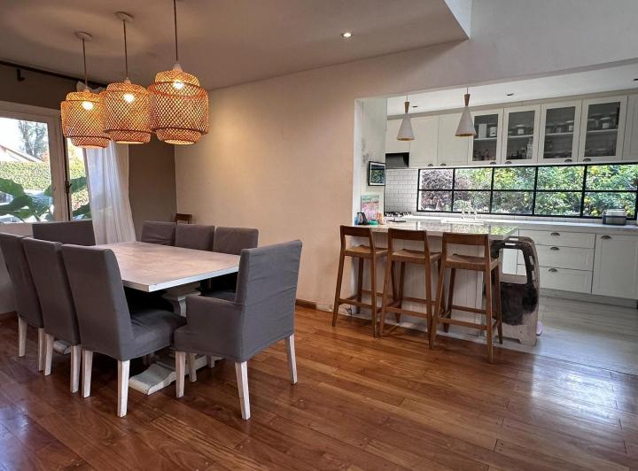 Casa · 190m² · 5 Ambientes · 3 Cocheras
