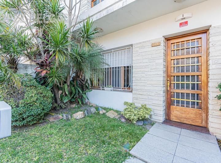 Casa · 223m² · 5 Ambientes · 2 Cocheras