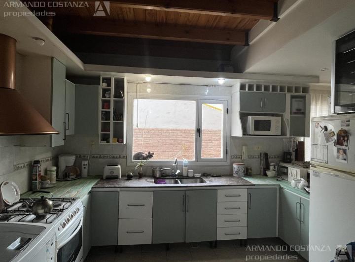 Casa · 200m² · 5 Ambientes · 1 Cochera