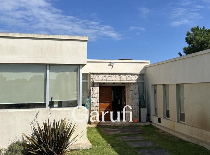 Casa · 120m² · 4 Ambientes · 3 Cocheras