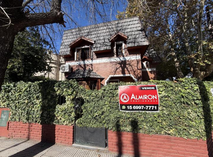 Casa · 130m² · 5 Ambientes · 2 Cocheras