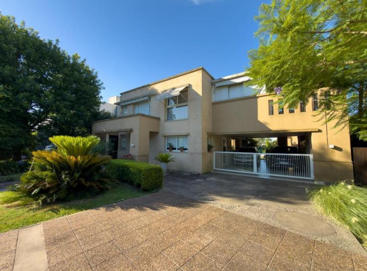 Casa · 866m² · 6 Ambientes
