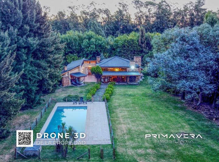 Casa · 251m² · 6 Ambientes · 3 Cocheras