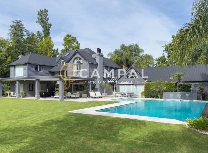 Casa · 450m² · 5 Ambientes · 4 Cocheras