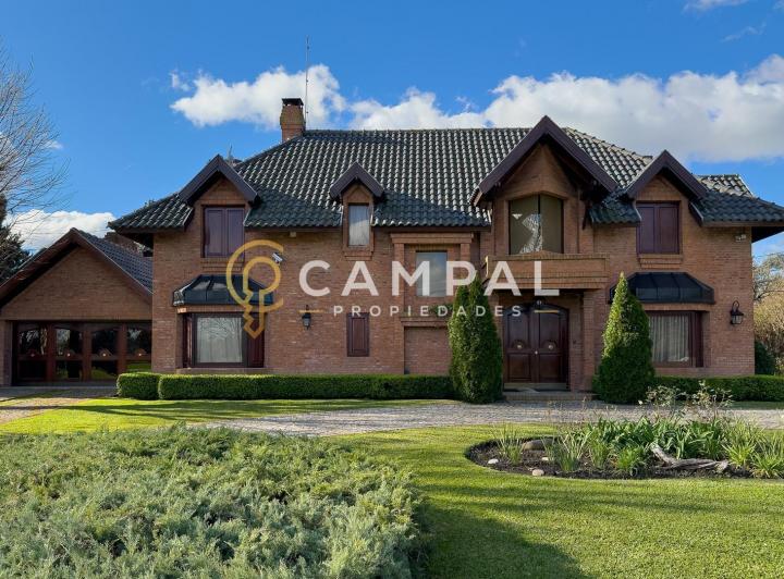 Casa · 475m² · 6 Ambientes · 2 Cocheras