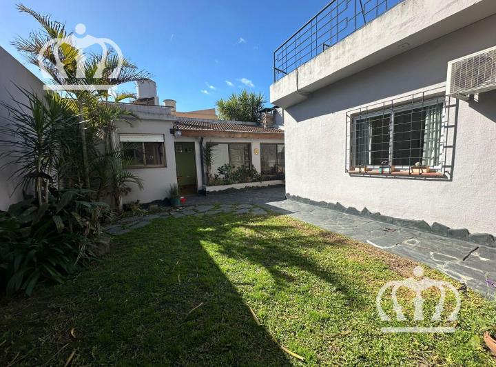 Casa · 220m² · 6 Ambientes · 1 Cochera