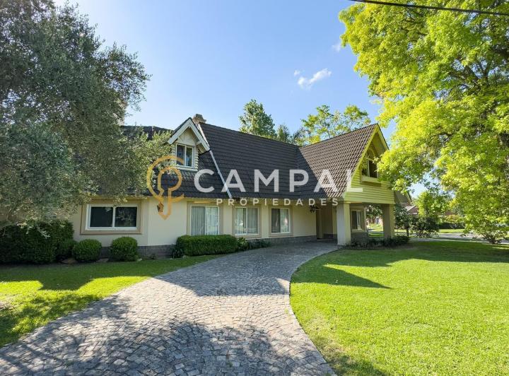 Casa · 300m² · 4 Ambientes · 1 Cochera