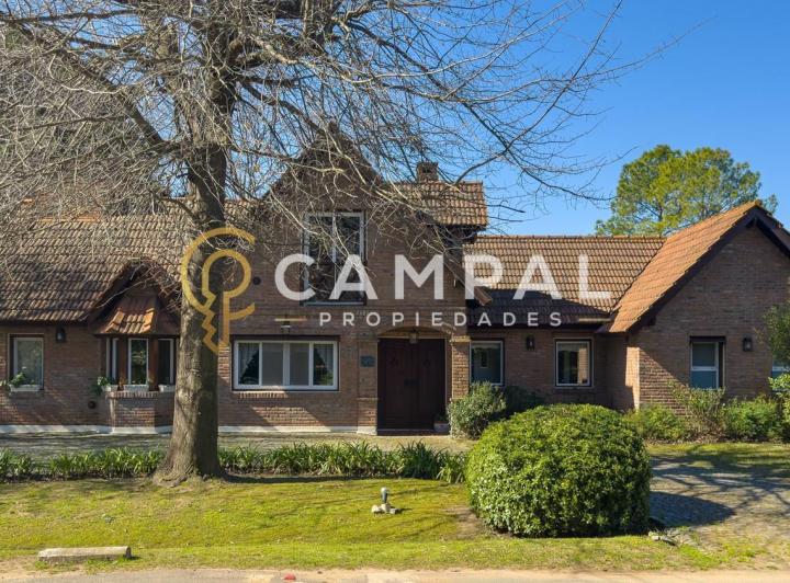 Casa · 250m² · 6 Ambientes