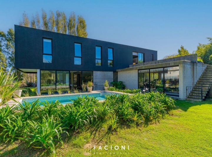 Casa · 420m² · 5 Ambientes
