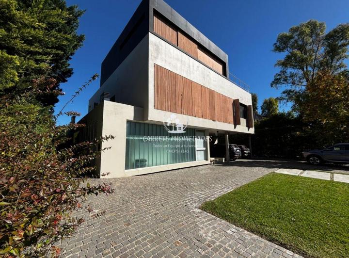 Casa · 510m² · 7 Ambientes · 2 Cocheras