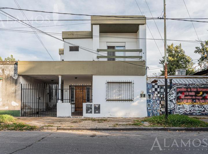 Casa · 174m² · 4 Ambientes · 3 Cocheras