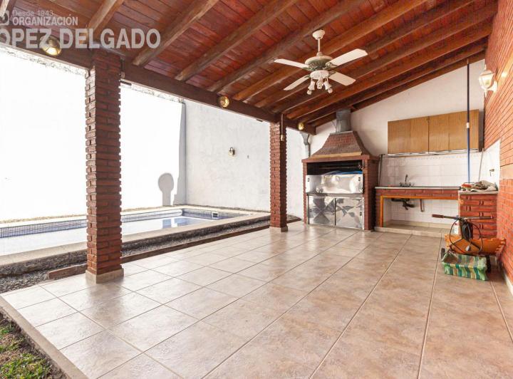 Casa · 350m² · 5 Ambientes · 2 Cocheras