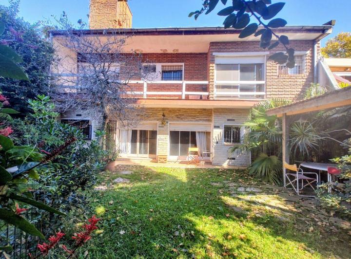 Casa · 339m² · 6 Ambientes · 3 Cocheras