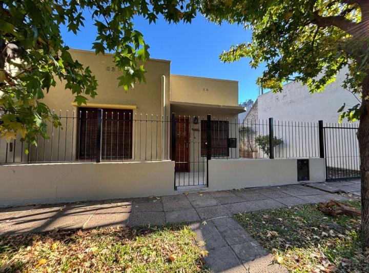 Casa · 140m² · 3 Ambientes · 1 Cochera