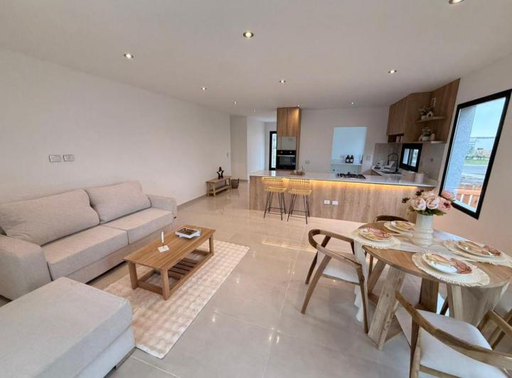 Casa · 152m² · 5 Ambientes · 2 Cocheras
