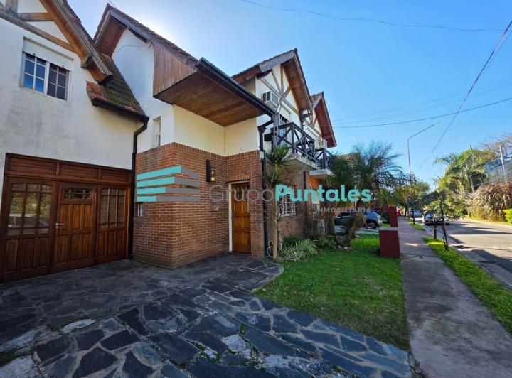Casa · 122m² · 4 Ambientes · 2 Cocheras
