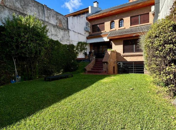 Casa · 295m² · 5 Ambientes · 1 Cochera