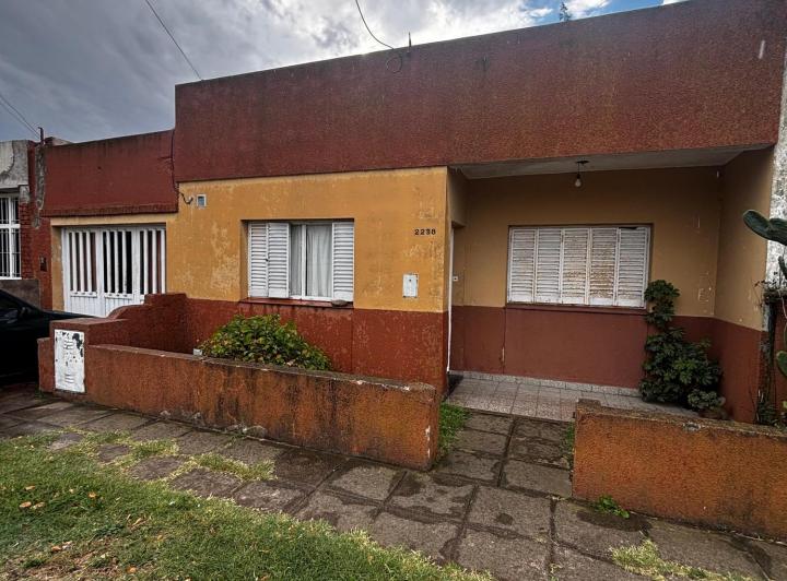 Casa · 100m² · 4 Ambientes · 2 Cocheras