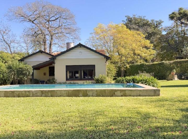 Casa · 184m² · 3 Ambientes · 1 Cochera
