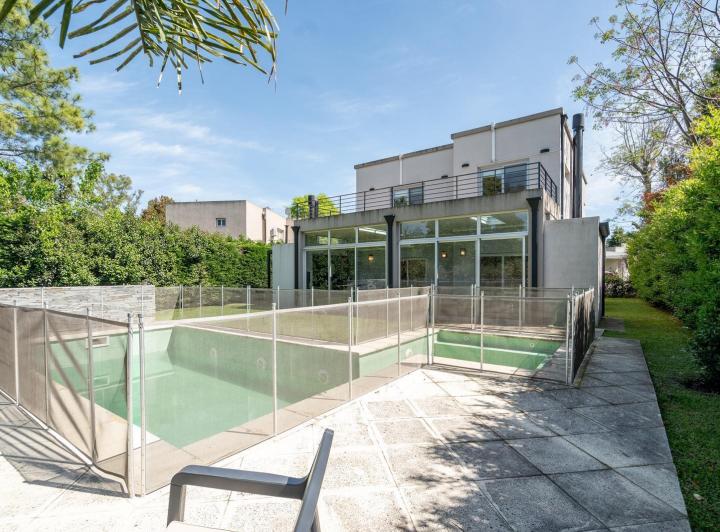 Casa · 274m² · 5 Ambientes · 4 Cocheras