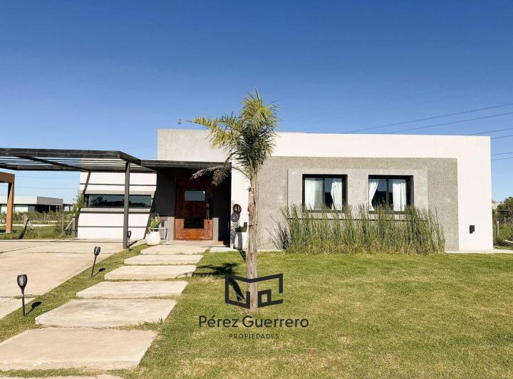 Casa · 162m² · 5 Ambientes · 2 Cocheras