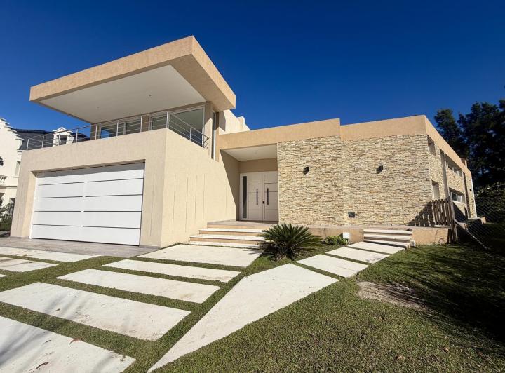 Casa · 690m² · 6 Ambientes