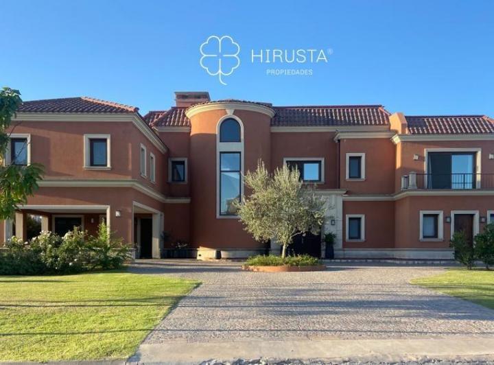 Casa · 800m² · 12 Ambientes · 2 Cocheras