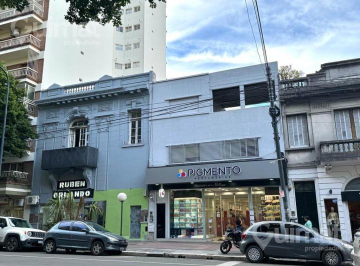 Terreno · 886m²