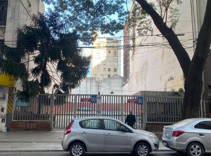 Terreno · 885m²