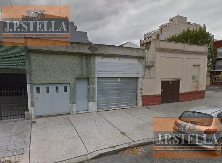 Terreno · 220m² · 6 Ambientes · 1 Cochera