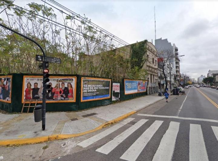 Terreno · 696m²