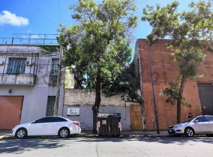 Terreno · 211m²