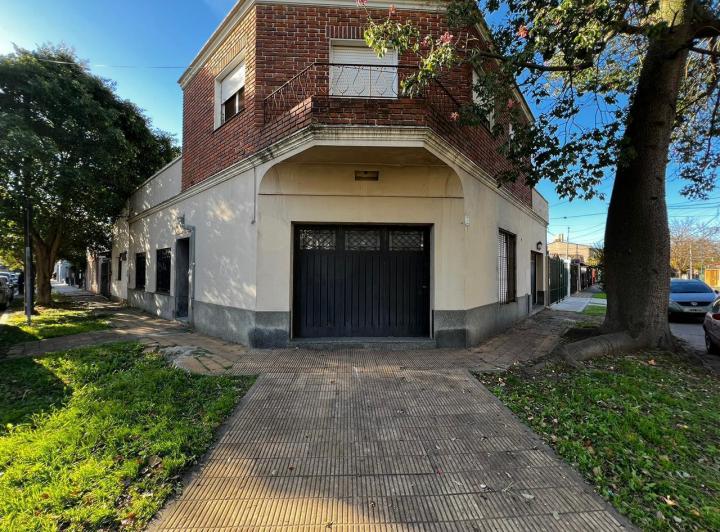 Terreno · 204m² · 4 Ambientes · 2 Cocheras