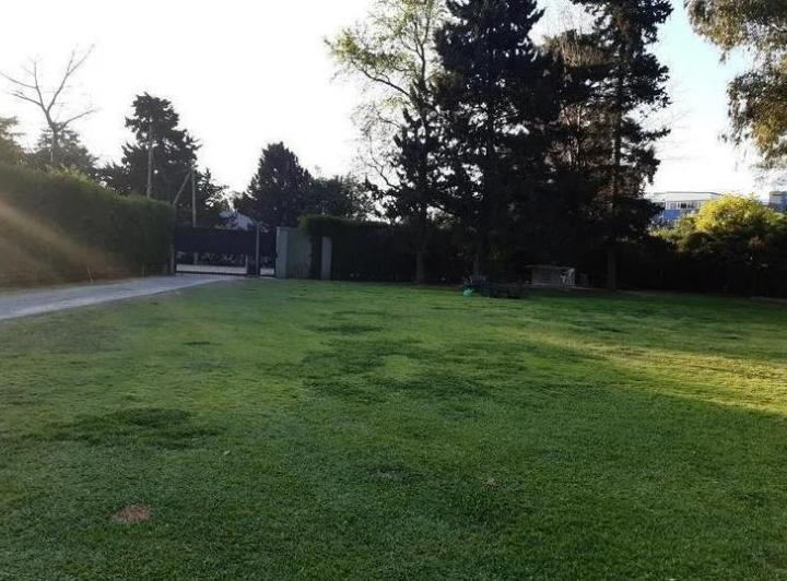 Terreno · 230m² · 4 Dormitorios · 2 Cocheras