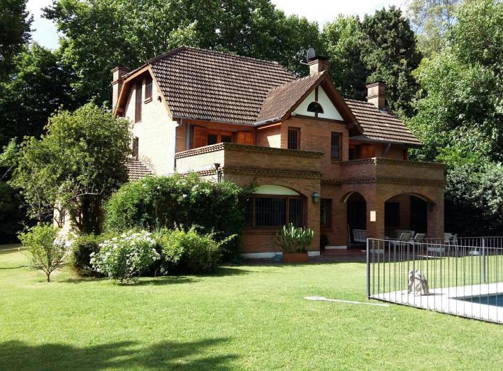 Terreno · 330m² · 14 Ambientes · 2 Cocheras