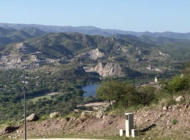 Terreno · 1300m² · 7 Ambientes