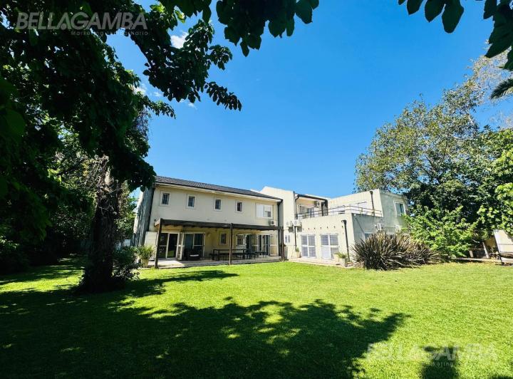 Terreno · 1064m² · 7 Ambientes · 4 Cocheras