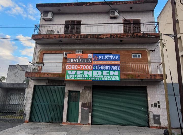 Terreno · 808m² · 6 Ambientes · 3 Cocheras