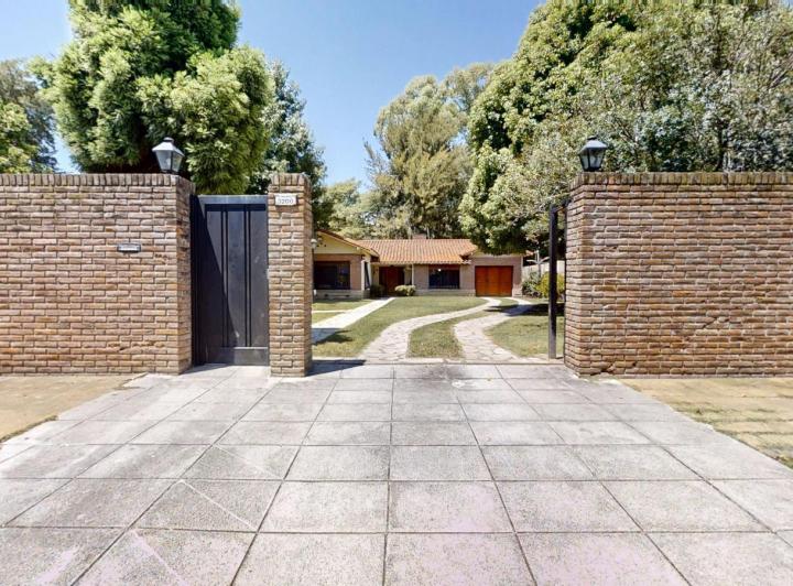 Terreno · 204m² · 5 Ambientes · 1 Cochera