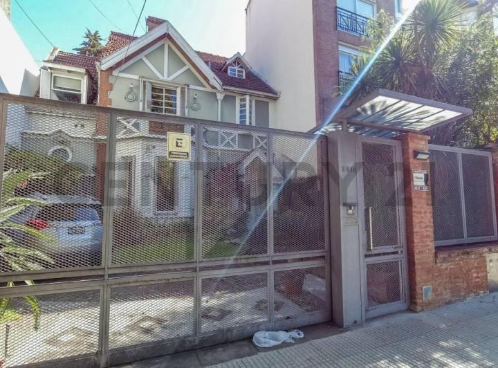Terreno · 368m² · 6 Ambientes · 2 Cocheras