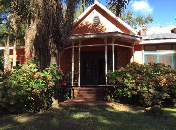 Terreno · 450m² · 6 Ambientes