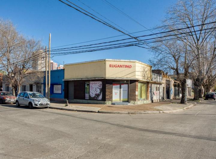 Terreno · 280m² · 6 Ambientes · 3 Cocheras