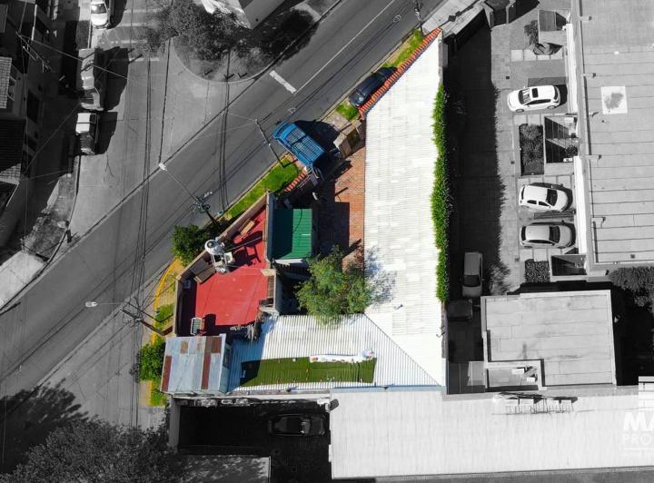 Terreno · 200m² · 5 Ambientes
