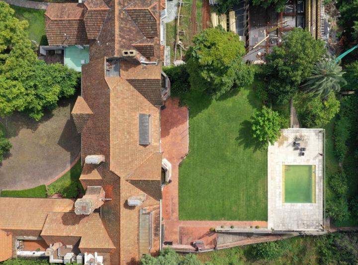 Terreno · 3373m² · 10 Ambientes · 4 Cocheras