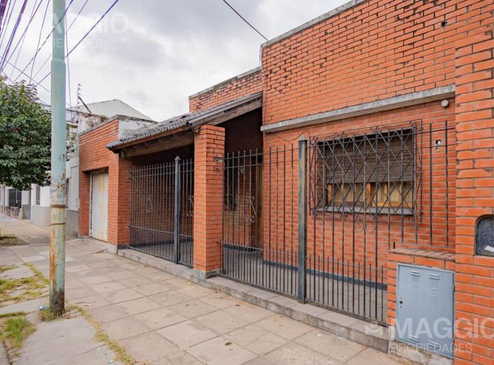 Terreno · 115m² · 4 Ambientes · 1 Cochera