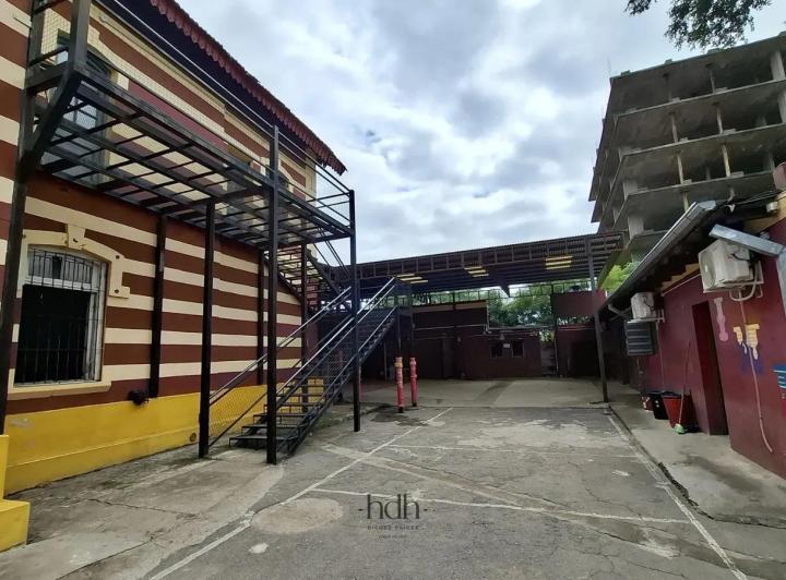 Terreno · 500m² · 15 Ambientes · 4 Cocheras