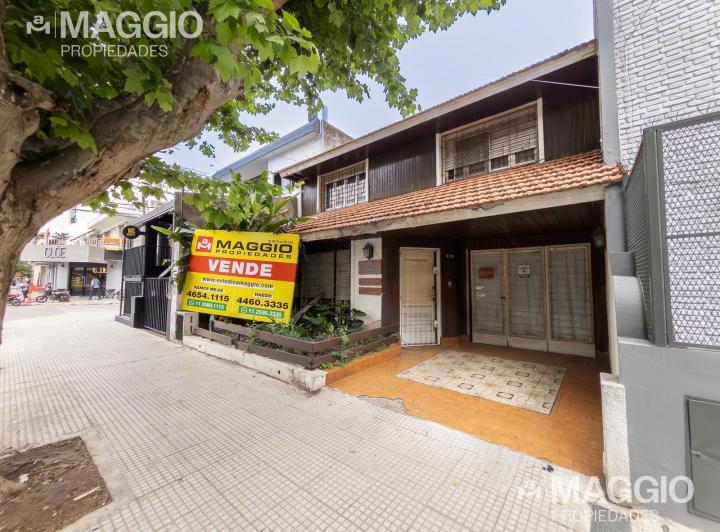 Terreno · 200m² · 4 Ambientes · 2 Cocheras