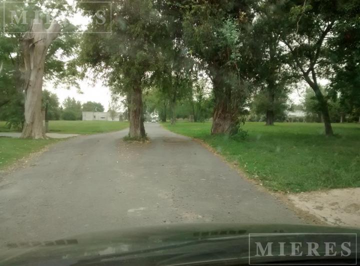 Terreno · 1350m² · 5 Ambientes · 2 Cocheras