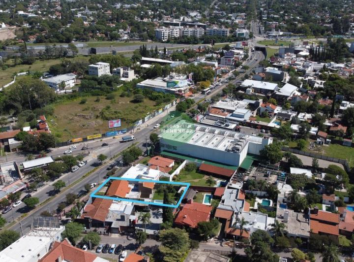 Terreno · 400m² · 5 Ambientes · 2 Cocheras